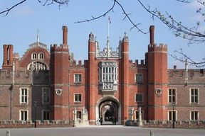 Hampton Court Palace Private Tour - Secrets of Henry VIII